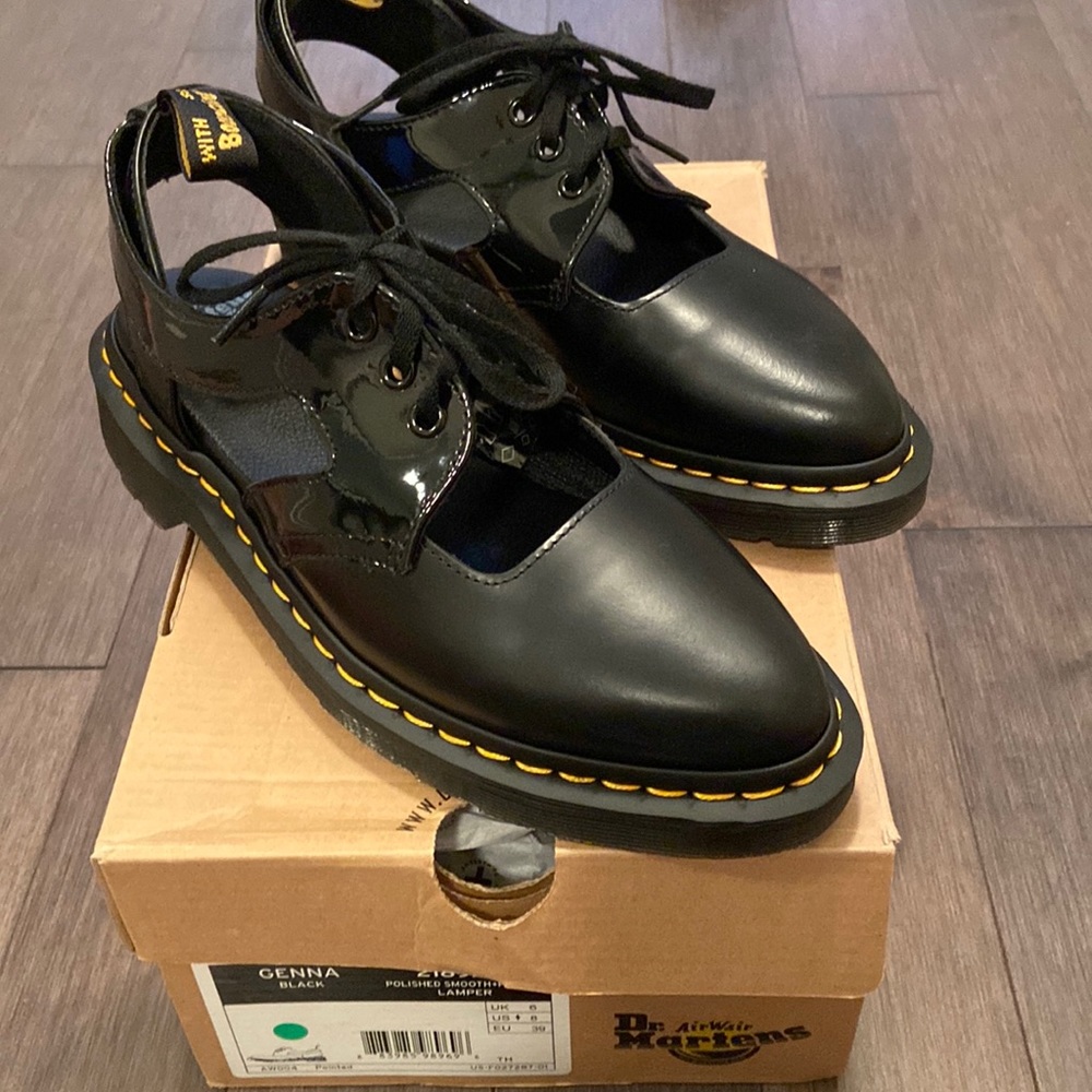 Dr Martens Genna polished smooth Patent Lamper